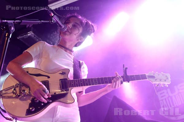 NAYA - 2018-10-17 - PARIS - Bus Palladium - 